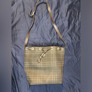 VINTAGE BURBERRY BUCKET BAG!